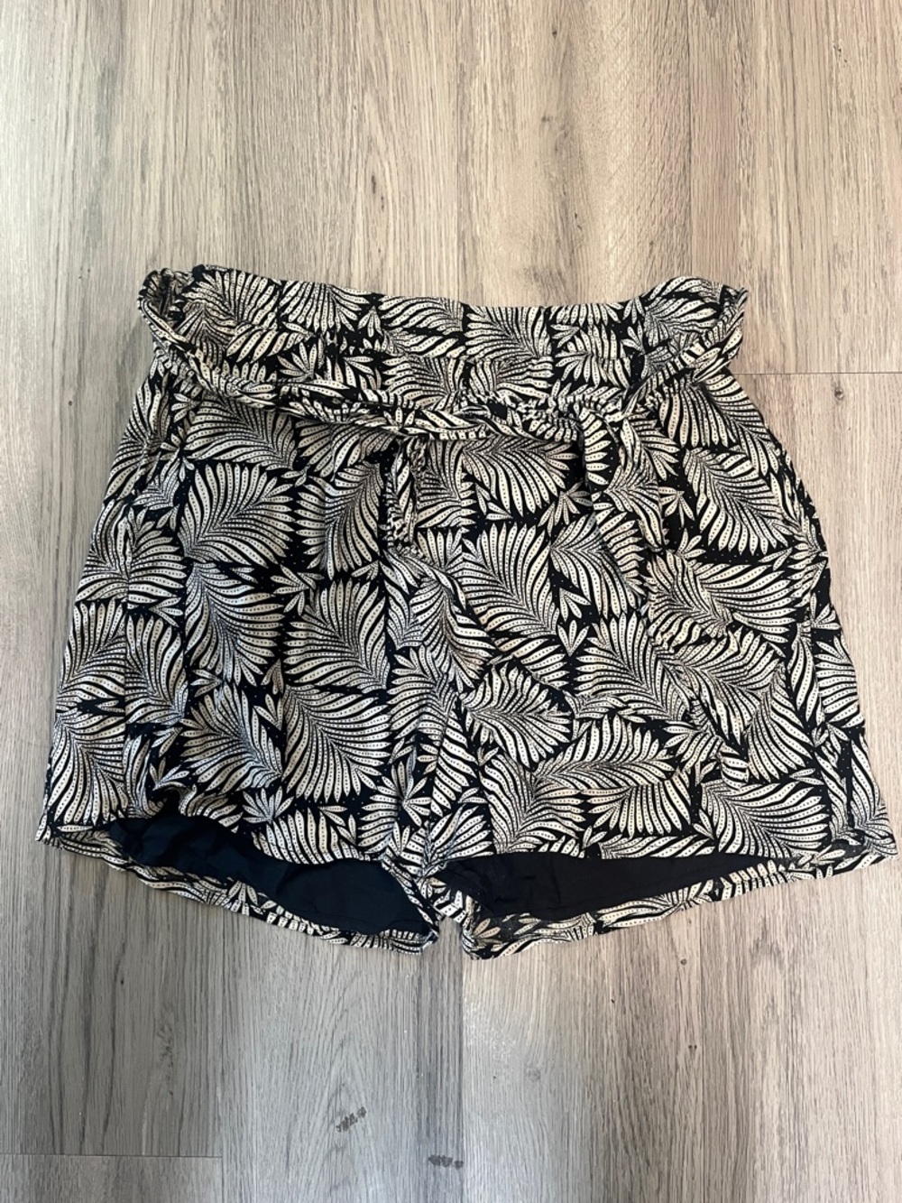 Loft Black and Light Tan Leaf Print Paperbag Waist Women's Shorts with Tie